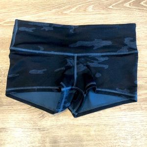 Lululemon yoga shorts navy camo